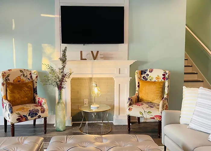 Bayfront Retreat With Private Pier For All Ages