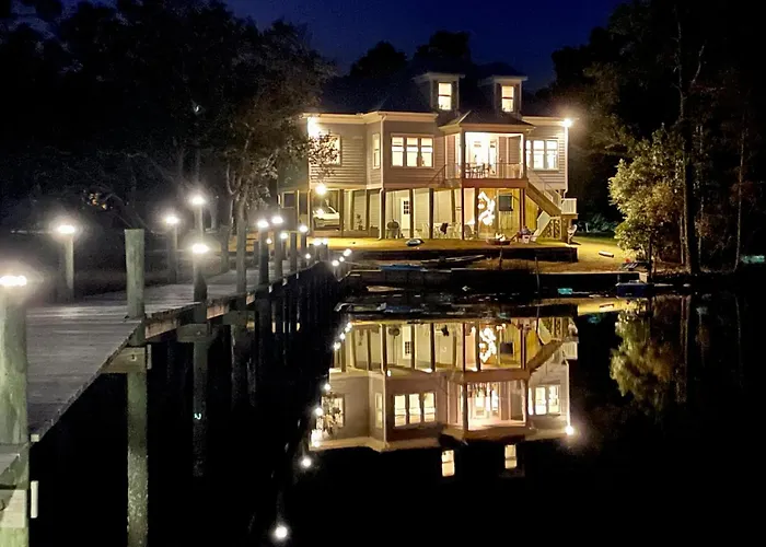 Bayfront Retreat With Private Pier For All Ages