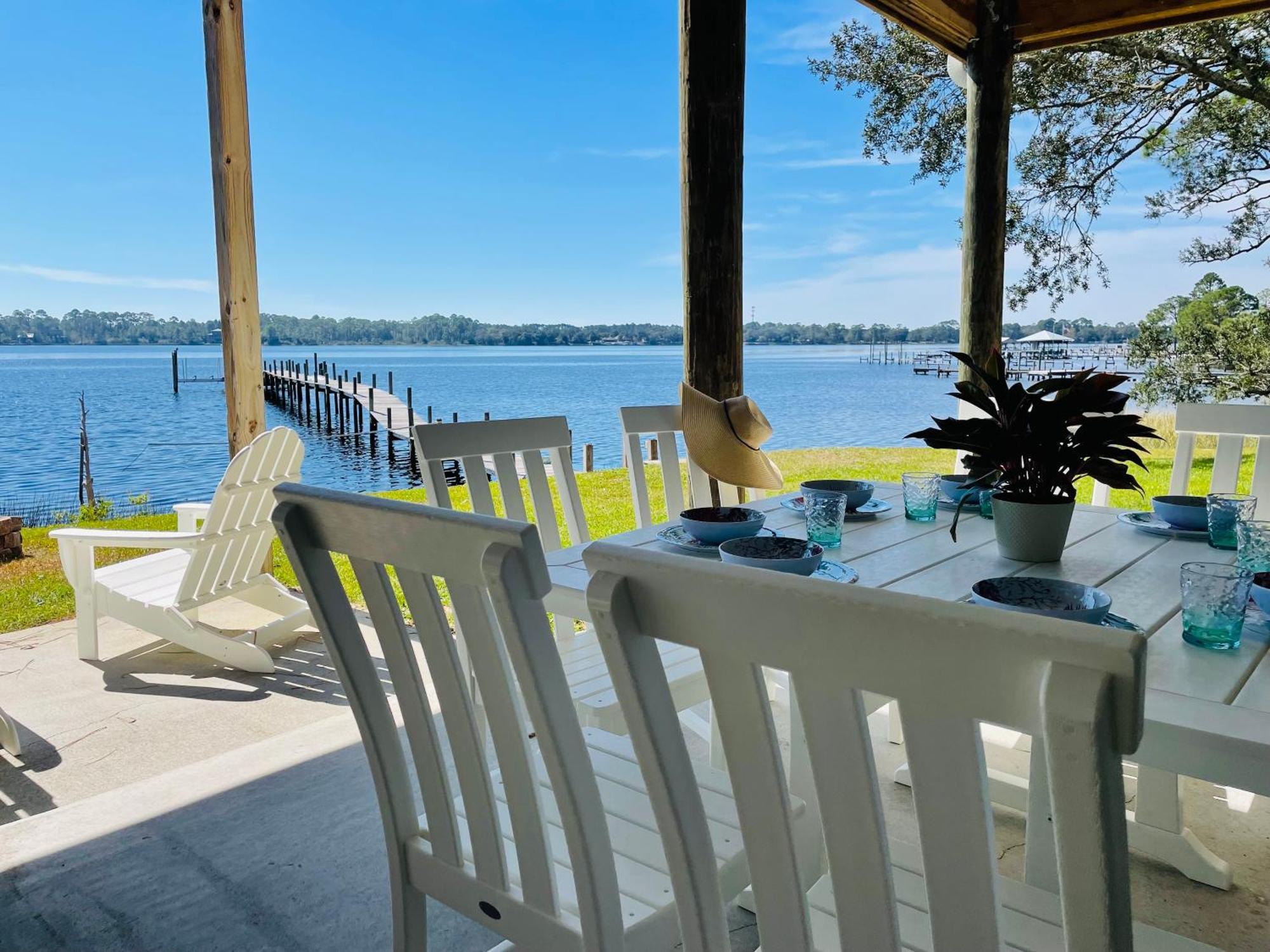Holiday home Bayfront Retreat With Private Pier For Ages Navarre