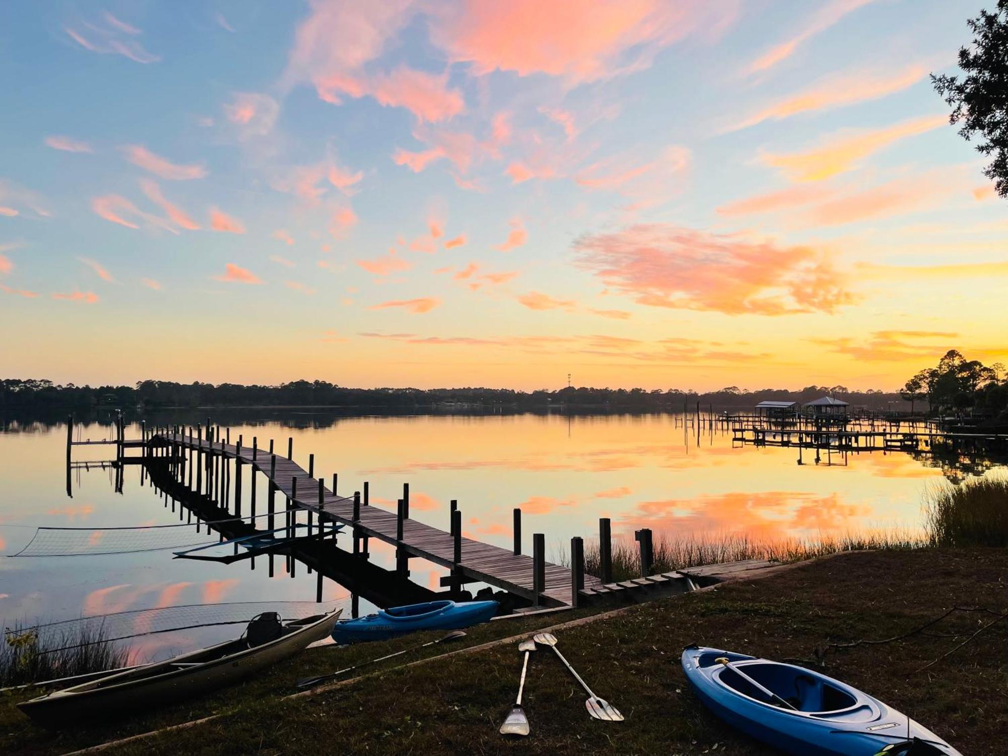 Bayfront Retreat With Private Pier For Ages Holiday home Navarre