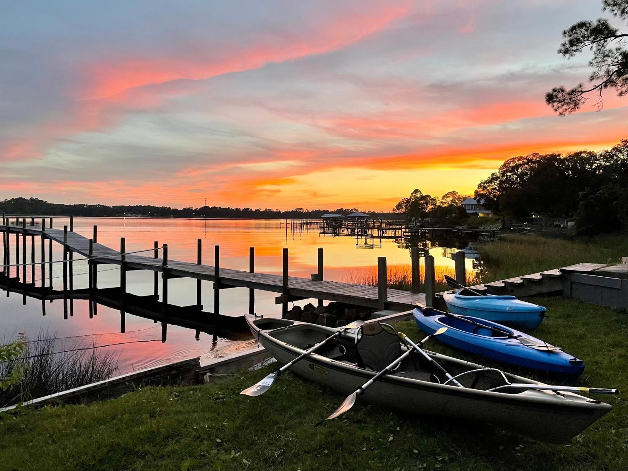 Bayfront Retreat With Private Pier For Ages Holiday home Navarre