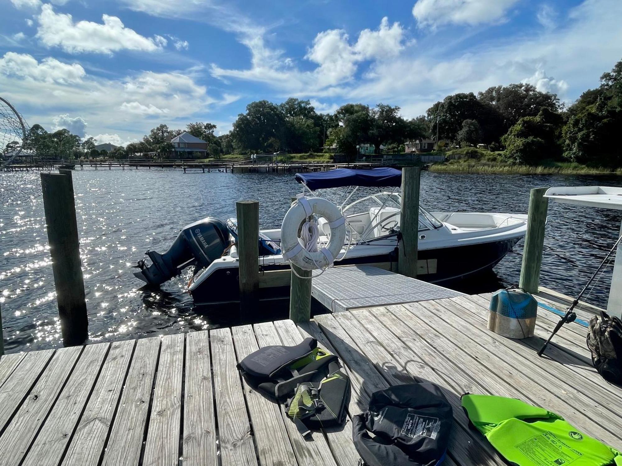 Bayfront Retreat With Private Pier For Ages Holiday home Navarre