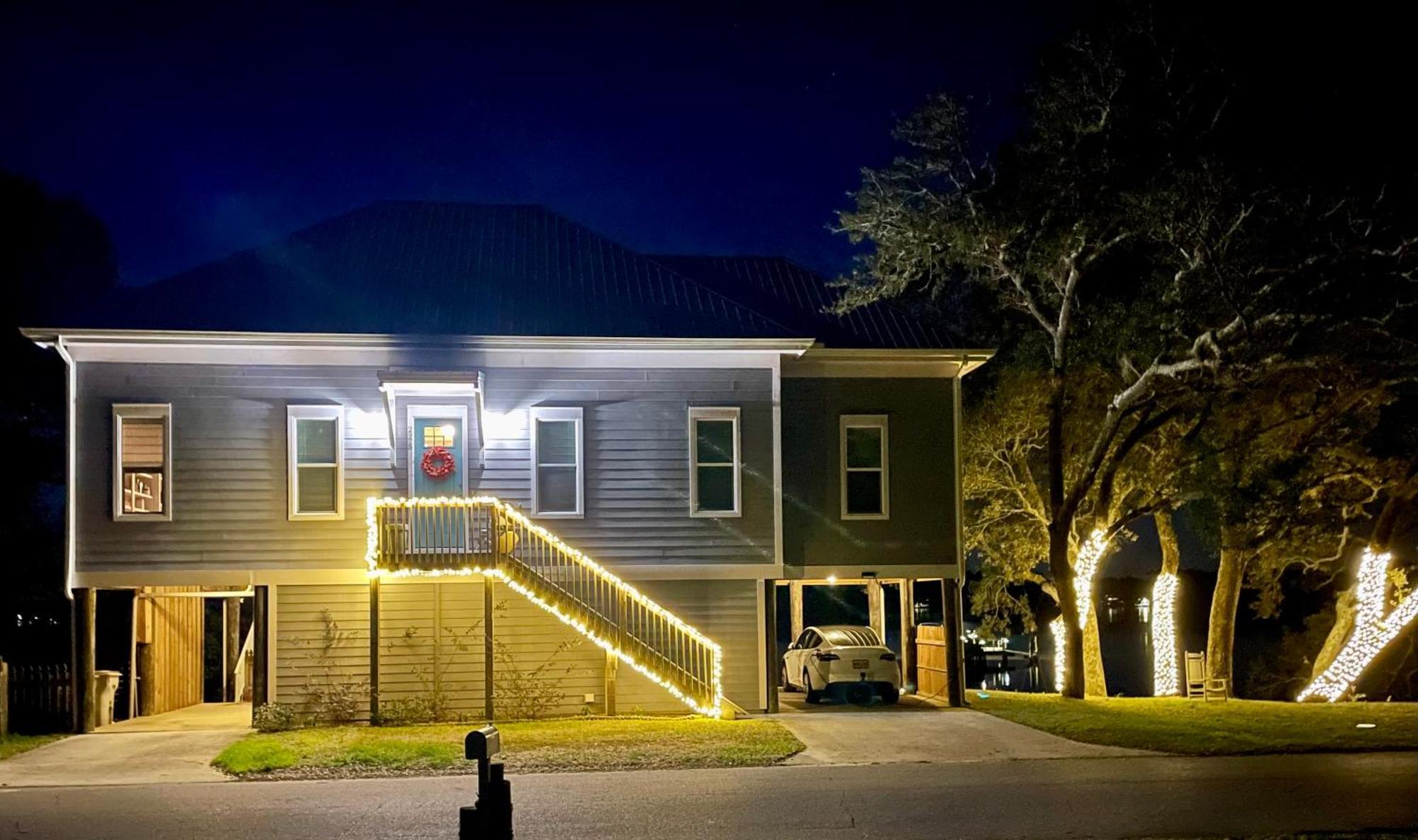 Bayfront Retreat With Private Pier For Ages Navarre